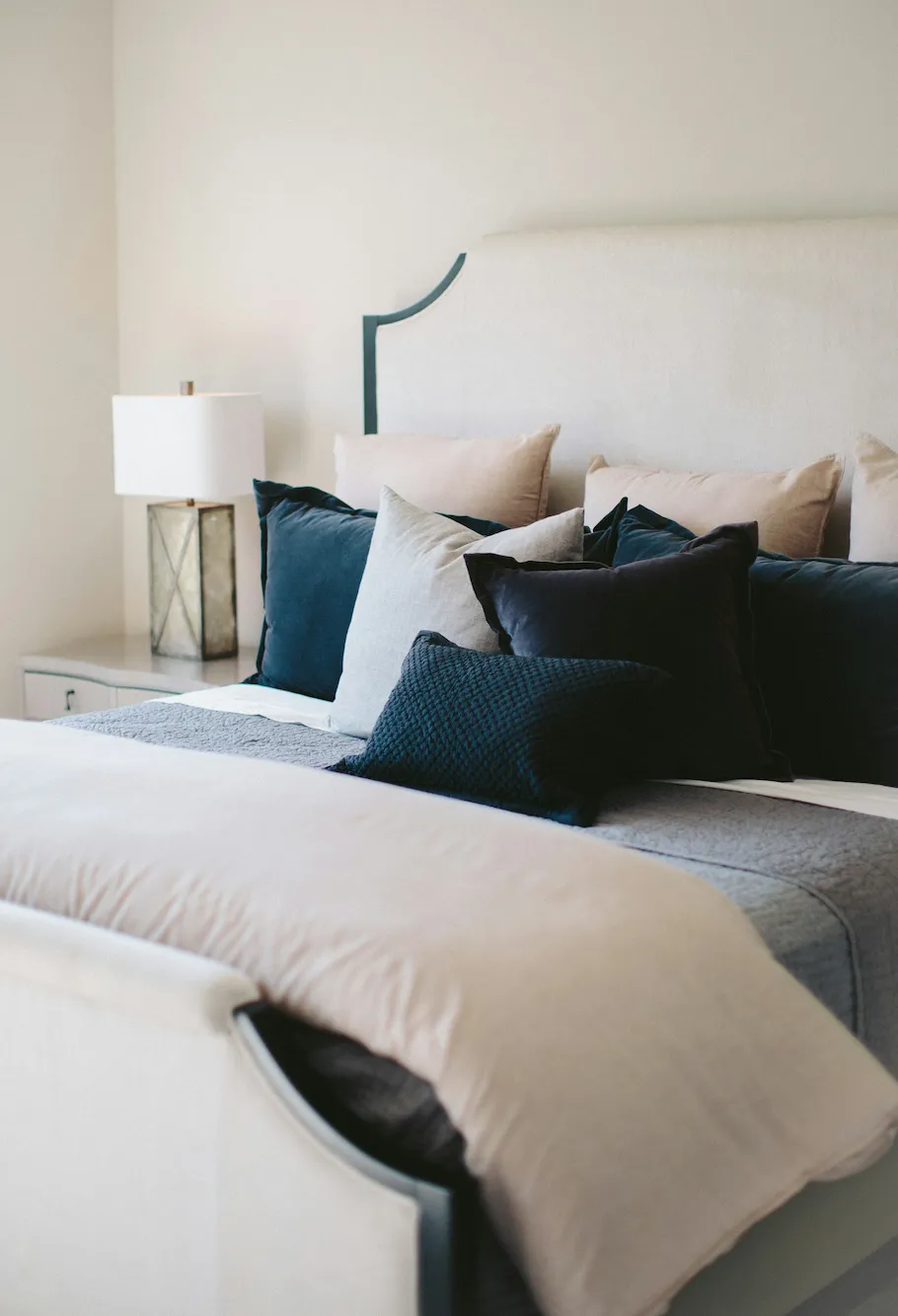 Chambre préparée avec soin et linge propre